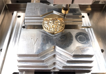 3д фрезеровкой создают сувенирные и даже ювелирные изделия