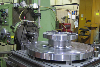 алмазно-расточные станки могут иметь разные площадь и форму рабочего стола