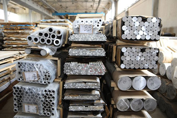 на складе алюминиевого и дюралевого проката