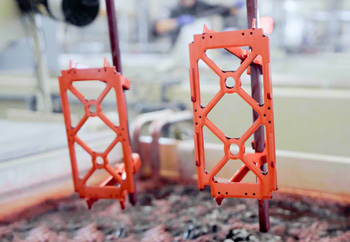 после анодирования алюминия детали приобретают стойкое и красивое покрытие