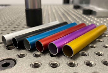 ...или окрашивать его в любые цвета, поэтому технологию анодного оксидирования часто используют в декоративных целях