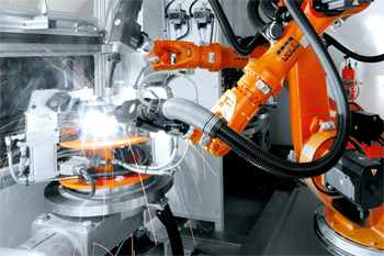 автоматическая сварка часто связана с использованием робототехники