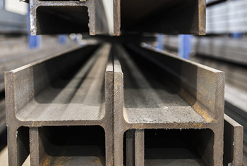 горячекатаная балка имеет прочную цельную конструкцию, так как в ней отсутствуют сварные швы