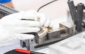 кроме жидкостного борирования металла существует и сухое