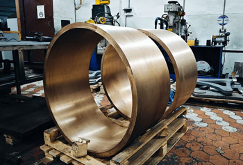 крупногабаритный бронзовый прокат выпускают методом штамповки или литья