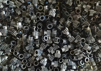 цементацией обрабатывают целые серии деталей, в том числе мелких