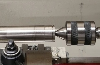 самый простой способ центровки деталей - токарная обработка