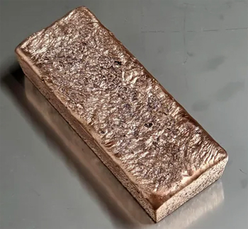 медный слиток сохраняет все свойства красивого и мягкого металла
