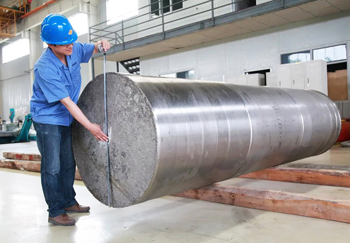 измерение титанового слитка