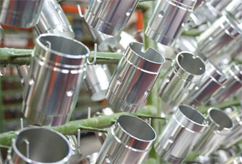 серия деталей после цианирования металла