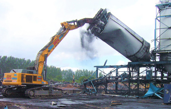 демонтаж оборудования требует соблюдения мер безопасности, чтобы предотвратить падение объектов