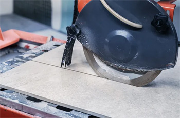 резка стальных плит дисковыми отрезными станками