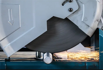 дисковые пилы легко перерезают арматурные прутки