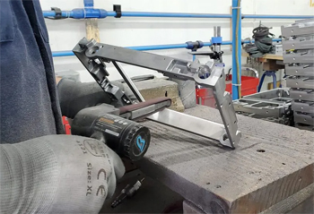 доводка может включать ручную шлифовку металла