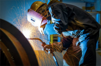 электродуговая металлизация формирует на металла тонкий, но прочный слой