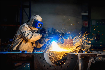 электродуговую металлизацию используют для покрытия особо ответственных деталей