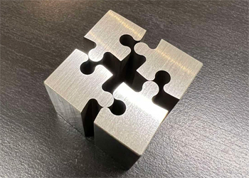 электроэрозионной обработкой можно получить элементы самых сложных форм