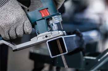 электролобзики могут разрезать квадратную трубу и другие профили