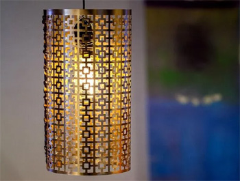 абажур, изготовленный по технологии фигурной резки труб