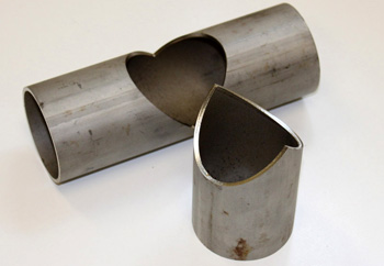 даже простая фигурная резка труб может иметь художественный эффект