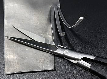 свинцовую фольгу легко разрезать обычными ножницами