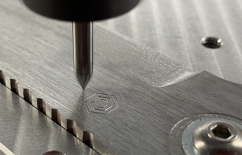 фрезерная гравировка металла в разы превосходит ручную и простую механическую фрезерная гравировка металла в разы превосходит ручную и простую механическую