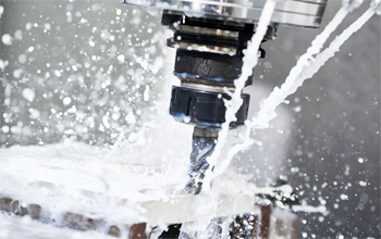 фрезерную резку на станке с ЧПУ отличают высокая точность и скорость операций