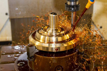 для качественной фрезеровки латуни без брака необходимо вовремя устранять стружку из рабочей зоны