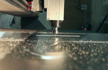 фрезеровка листа отличается от простой резки тонкостью и многозадачностью