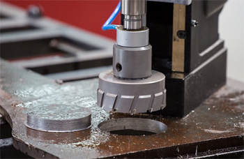 фрезеровка отверстий в металле инструментом любого диаметра