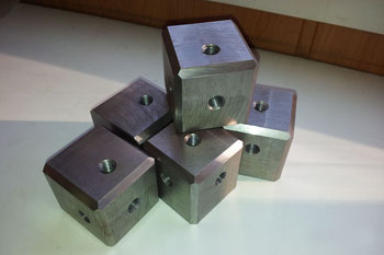 результат фрезеровки заготовок: из квадратов - в кубы