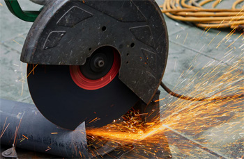 к резке профиля фрикционными пилами прибегают строители