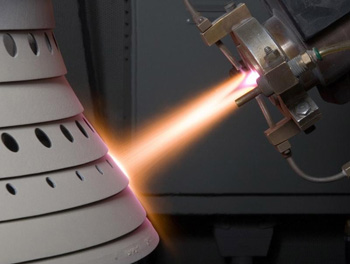 при плазменном газотермическом напылении скорость и равномерность потока легко контролировать