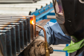 газовую сварку используют и в промышленных, и в бытовых целях