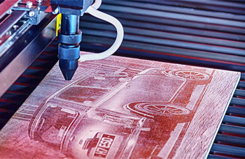 газовые лазерные станки помогают создавать удивительные вещи, вплоть до художественной гравировки