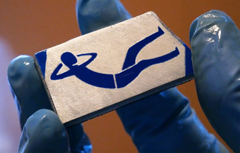 голубым травление можно обрабатывать не всю деталь, а ее участки, создавая художественный эффект