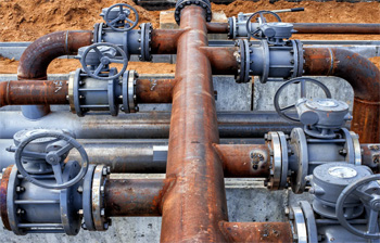 элементы трубопровода, прошедшие химическую и гальваническую обработку, видно невооруженным глазом