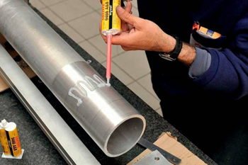 нанесение пасты на заготовку перед химической сваркой