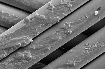 образец после холодной сварки металла: вид под микроскопом