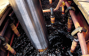 при хромировании деталей изделие погружают в электролит и выдерживают в нем определенное время