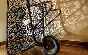 художественная резка металла плазмой способна сделать прекрасными даже вполне прозаичные изделия