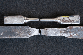 при взаимодействии с измерителями предела текучести опытный образец неизбежно оказывается сломанным