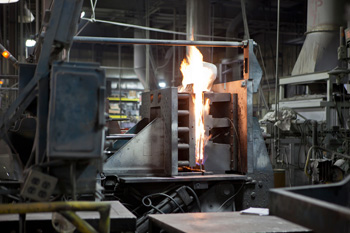 процесс производства отливок на кокильной машине