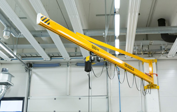 статичные консольные краны, стрела которых может только поворачиваться вокруг оси