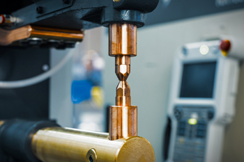 механизм контактной сварки может соединять заготовки толщиной до 2 см