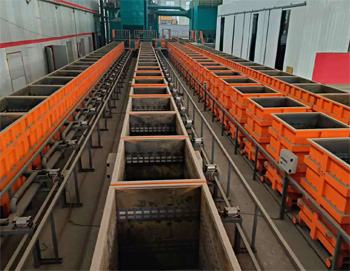 благодаря конвейерным машинам для заливки шлака удается точно дозировать и распределять материал