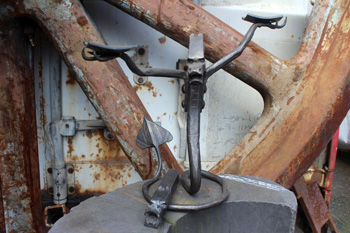 Образцы художественных изделий, полученных ковкой на кузнечных молотах