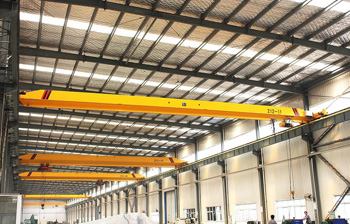 крупные производства оснащают несколькими крана-балками, у каждой из которых своя зона ответственности