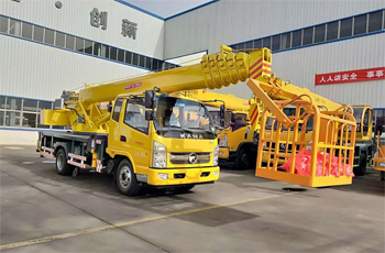 в клети крано-манипуляторной установки может поместиться и человек, и груз