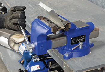 работа с ручным кронштейногибом